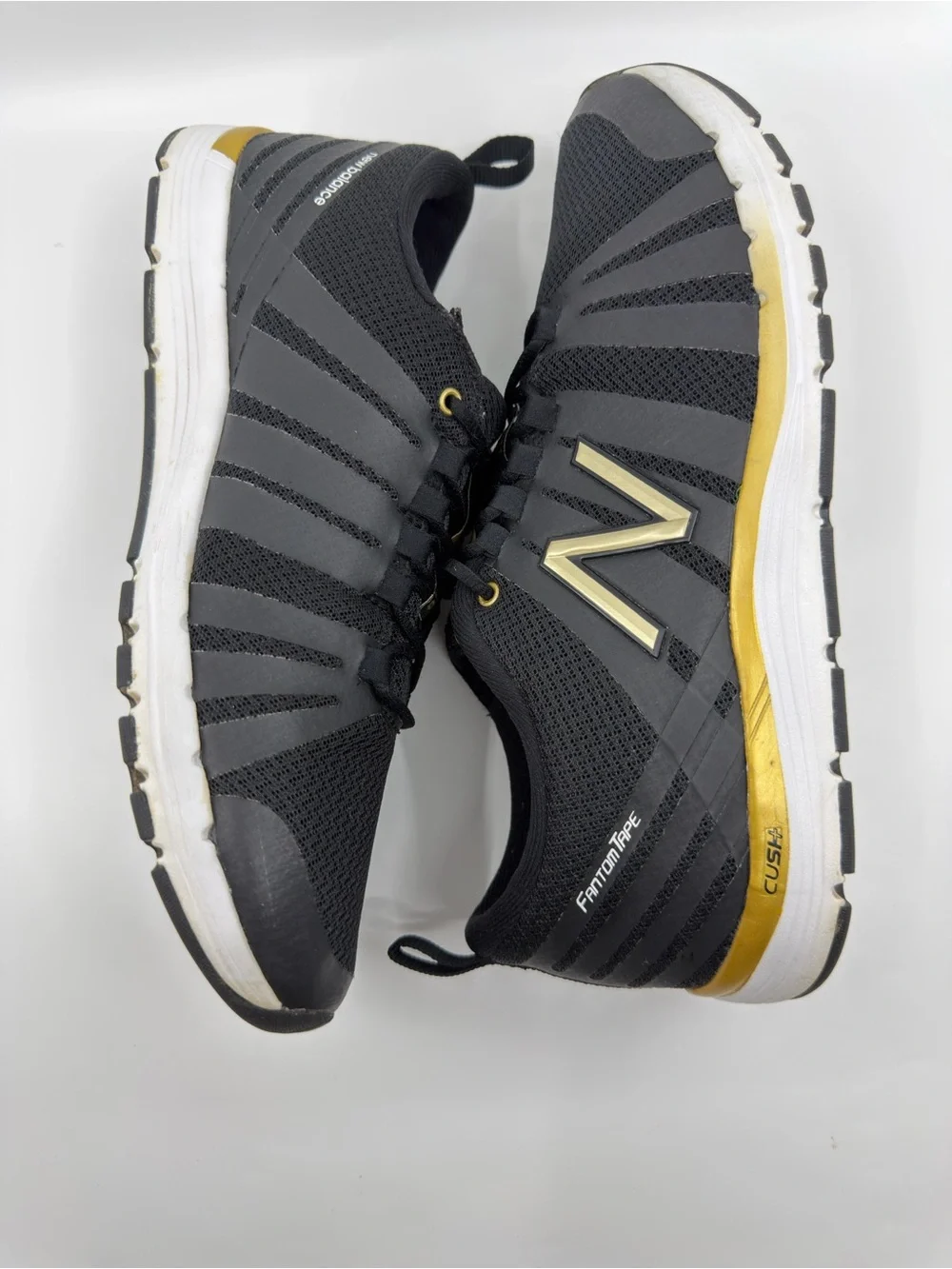 New Balance 811 trainers Color black mesh upper with gold metallic SZ 9